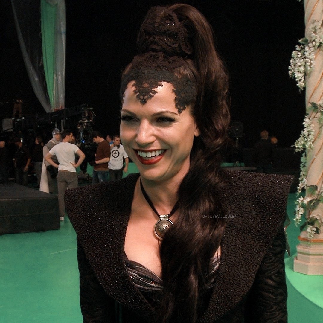 evil queen & ef regina tweet media