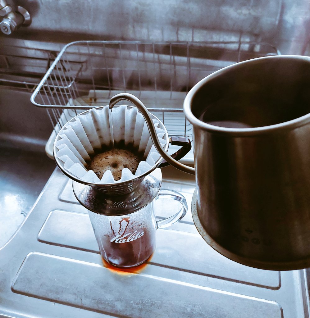 coffee_asagi's tweet image. 昨日のコーヒー投稿忘れ。

新しい豆を開封。
すみだ珈琲(instagram.com/thecoffeehouse…)
のすみだブレンド。

お店では素敵な江戸切子のカップでコーヒーがいただける。

#すみだ珈琲
#コーヒー
#Coffee
#江戸切子