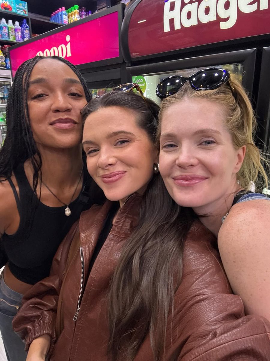 boldtypebrasil's tweet photo. Da Scarlet para vida real!

Mais uma vez mostrando que nosso trio favorito é além das telas, Katie Stevens, Aisha Dee e Meghann Fahy estiveram juntas nesse final de semana. https://t.co/BXwkUCzMkz