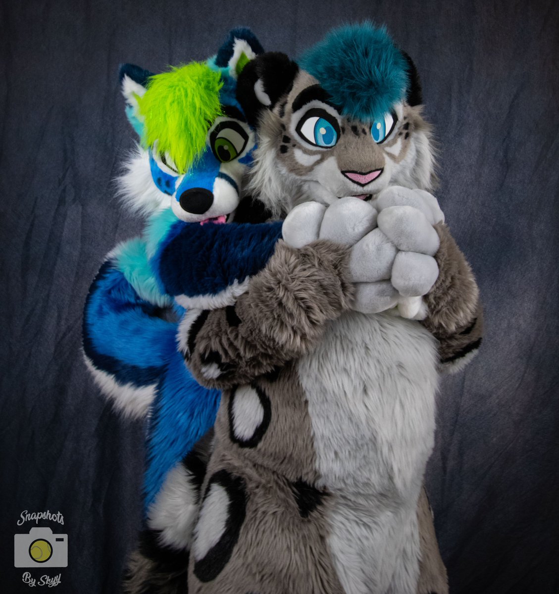 frostbyte910's tweet photo. Can't get into the night market at #FWA? That's alright - all of you can just come pounce on this #snep.  Drinks and fun #roomparty #drinks #fwa2026 #furryweekendatlanta #snowleopard 

📸@Skyy_Husky https://t.co/Lzy6DDvapn