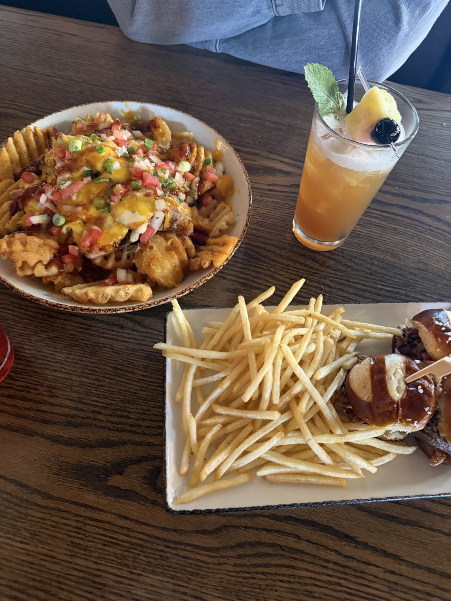 DanicaMay21's tweet image. not saying i came to nashville for @MorganWallen 🤭 but his bar is the reason i ended up in honky tonk 🤠🍻

gotta try more drinks next time 🥃🍸🍹🍷🍾😉 #nashville #tennessee #honkytonk #morganwallen