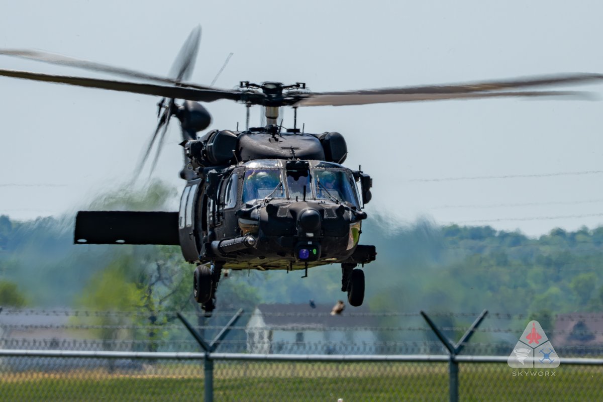 Skyworx_Media's tweet image. TF-160th in the house today at KOWB with MAZER92.  Mirage and southwest winds were just stupid today.  Very hard to get a clean pic.

#aviation #avgeek #usarmy #helicopter #blackhawk #chopper