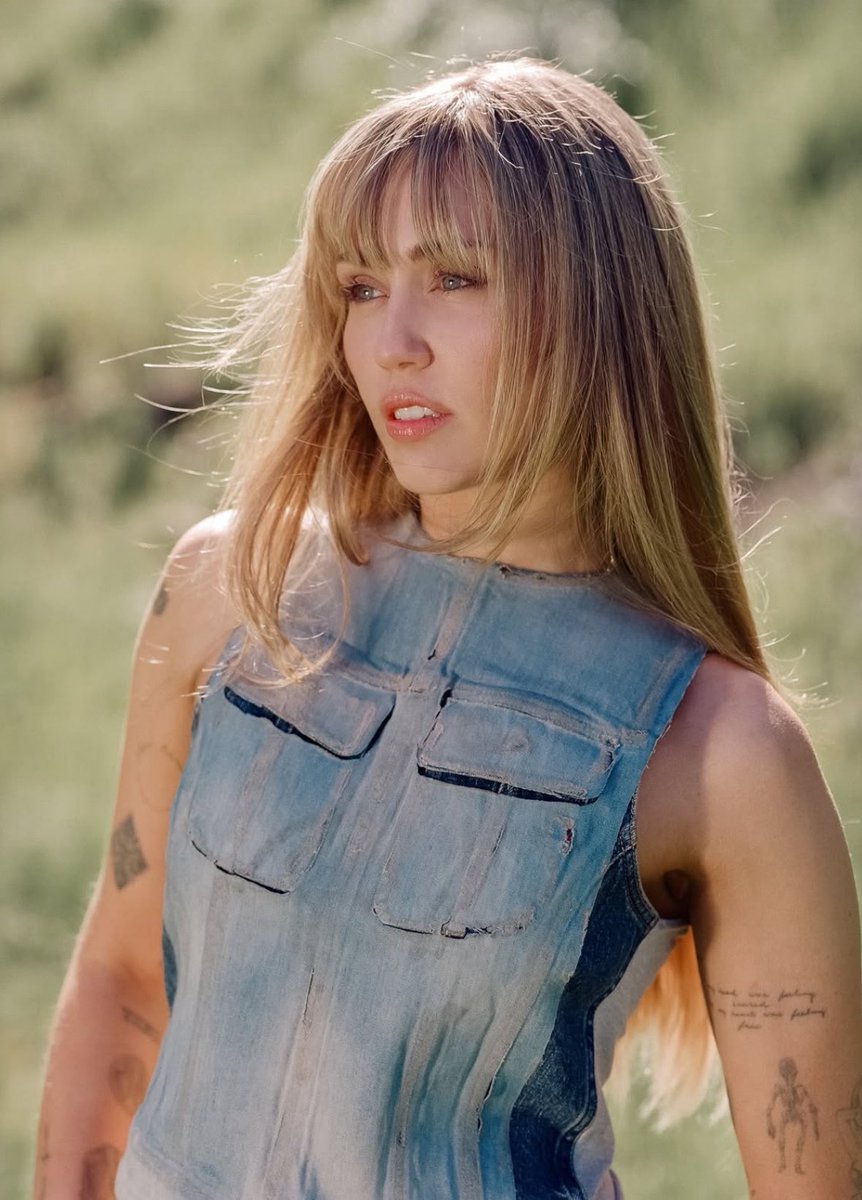 Miley Updates tweet media