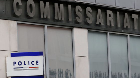 jamesdrew196092's tweet image. Trois policiers de Sarcelles (Val-d’Oise) placés en garde à vue pour violences et viol présumés sur un gardé à vue. Une enquête ouverte après des faits survenus dans la nuit de vendredi à samedi — une affaire qui ébranle la confiance dans les forces de l’ordre. #Police #Violence