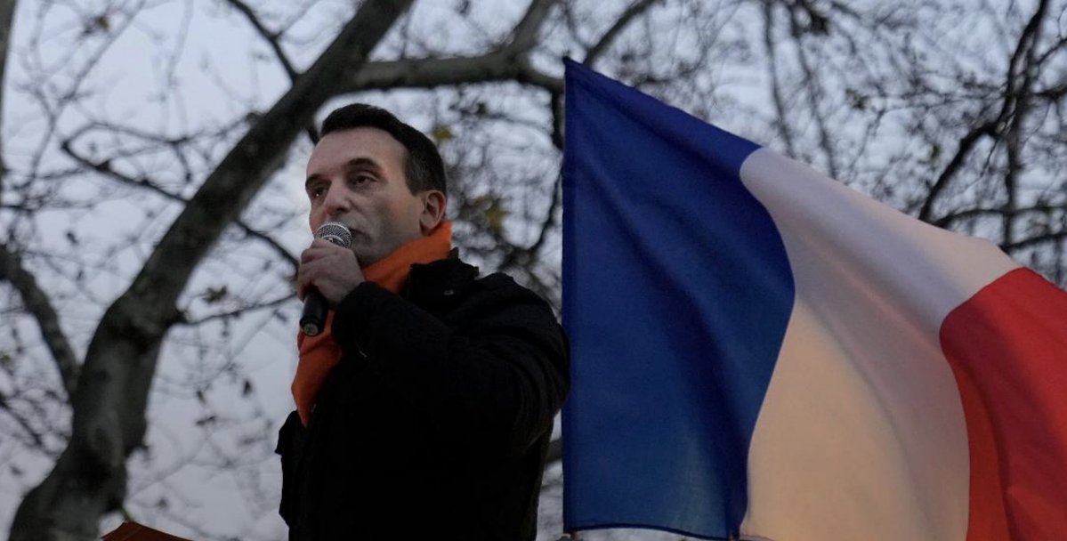 jamesdrew196092's tweet image. Filippo dénonce l’absurdité du plan Macron : demander aux Français « 4 à 6 Md€ de sacrifices » tout en promettant 17 Md€ à l’Ukraine. Un choix politique qui creuse le fossé entre élites et citoyens, au nom d’une solidarité coûteuse et impopulaire. #France #Ukraine #Budget