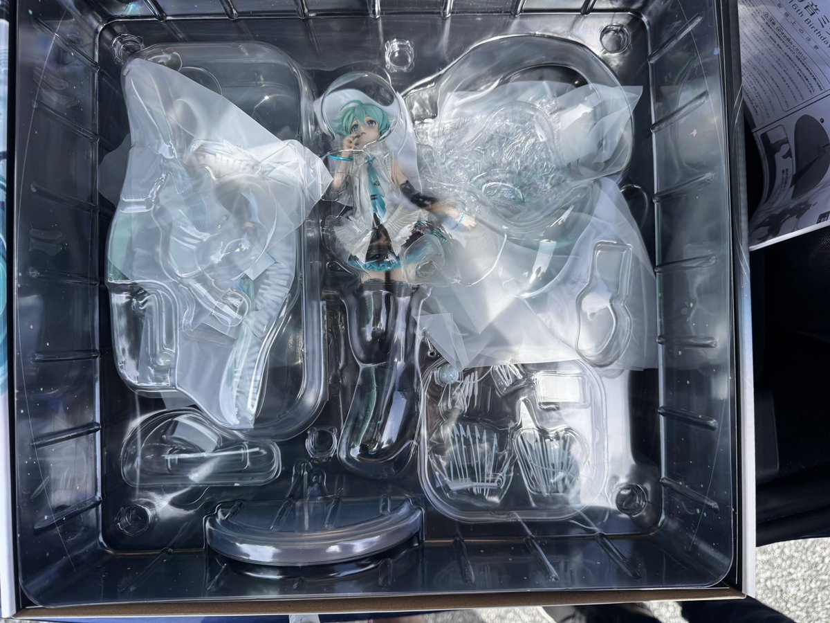 66we66's tweet photo. @mikuexpo Got mine!! Rellas figures are always so pretty!! https://t.co/9DfglTDDJM