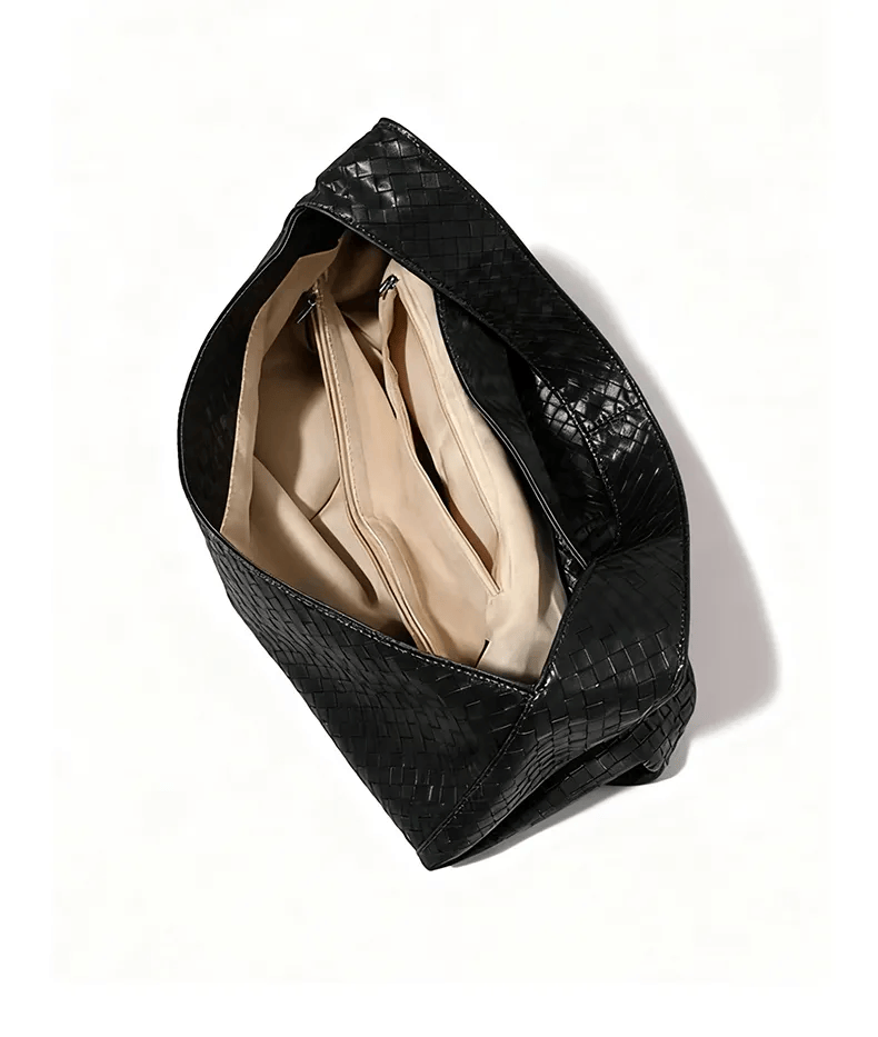 nailcan21's tweet image. Just unboxed my latest haul from [Brand Name]!  Snagged skincare gems + a cozy knit—can’t wait to test the serum tonight. Who’s tried their stuff  #Unboxing #SkincareAddict #NewFinds