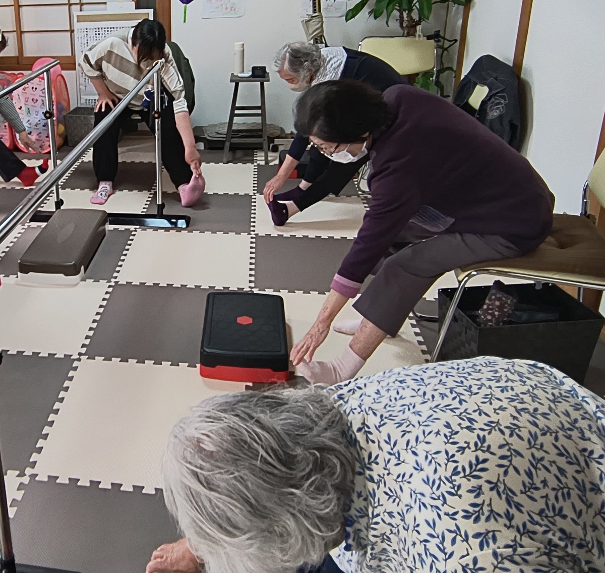 nextmind0412's tweet photo. おはようございます😊

職員が色々と体操を考え、利用者さんに楽しみながら効果的な運動を提供しています✨

色々な人々に支えられているんだと改めて感謝😭✨

今日もその心を忘れず、頑張っていきます👍

よろしくお願いします🙇 https://t.co/ZddlypLZfV