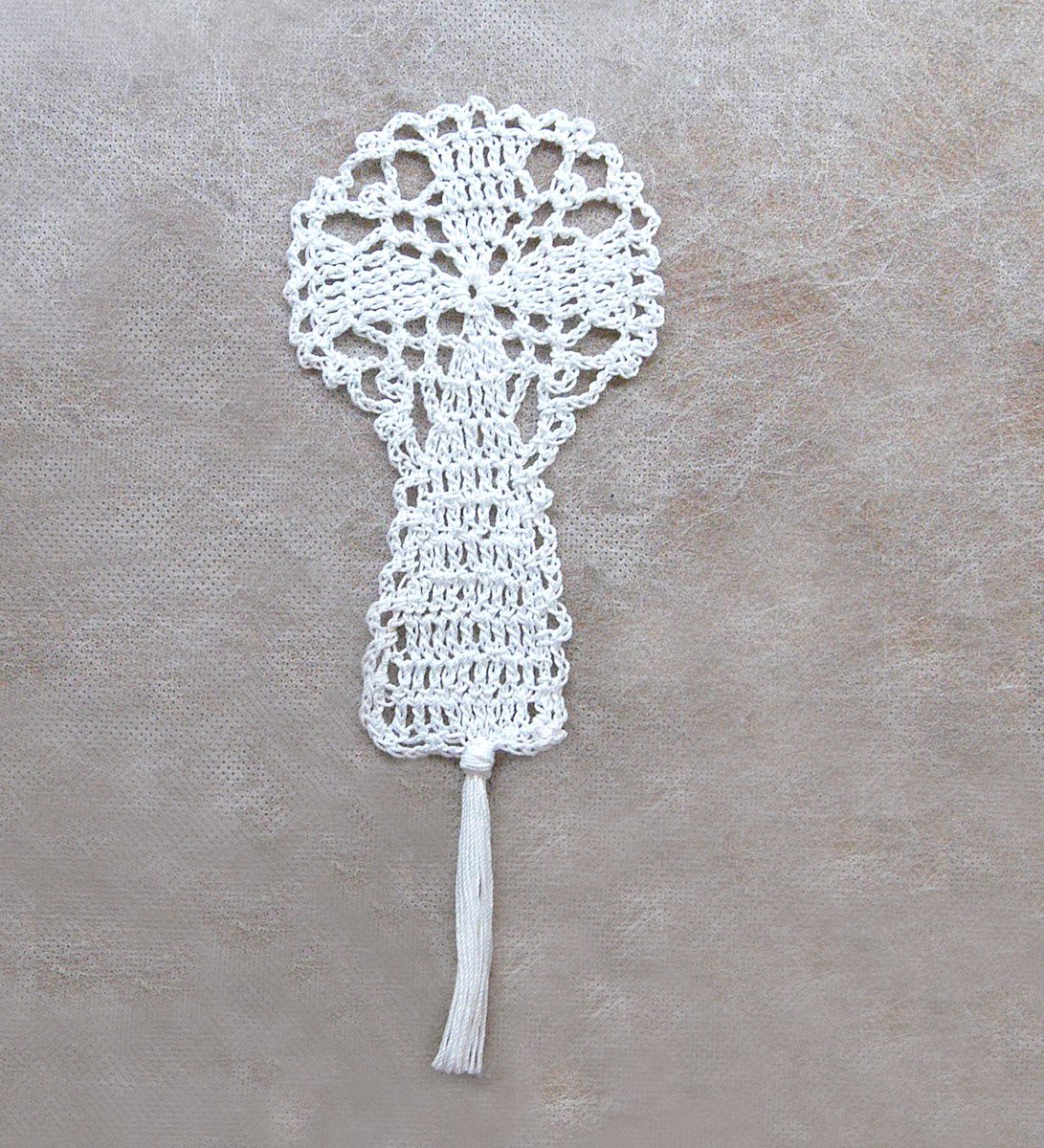 NutmegCottage2's tweet image. ✝️JUST Listed in my Etsy Shop! Celtic Cross Lace Bookmark nutmegcottage.etsy.com/listing/449224… #etsy #gift #cross #Catholic #Christian #buynow #bookmark #crochet #handmade