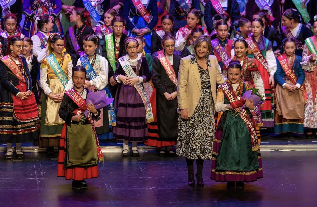 PZurbaran's tweet photo. Queremos felicitar a María, Reina Infantil 2025, que ha sido elegida esta tarde como Dama Infantil de Burgos 2026. ¡Enhorabuena, pequeña! 👑 
Dar las gracias a Sofía, nuestra Reina Mayor 2025, por este año por representarnos siempre con tanto cariño. ¡Estamos muy orgullosos! https://t.co/fuF8fe9LIQ