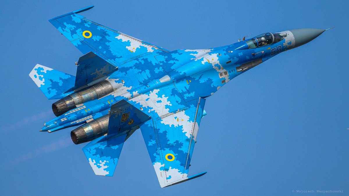 Woit_1900's tweet image. Wspominamy #AirshowRadom 2017 i #Su27 @KpsZSU 
#planespotting #Woitfoci