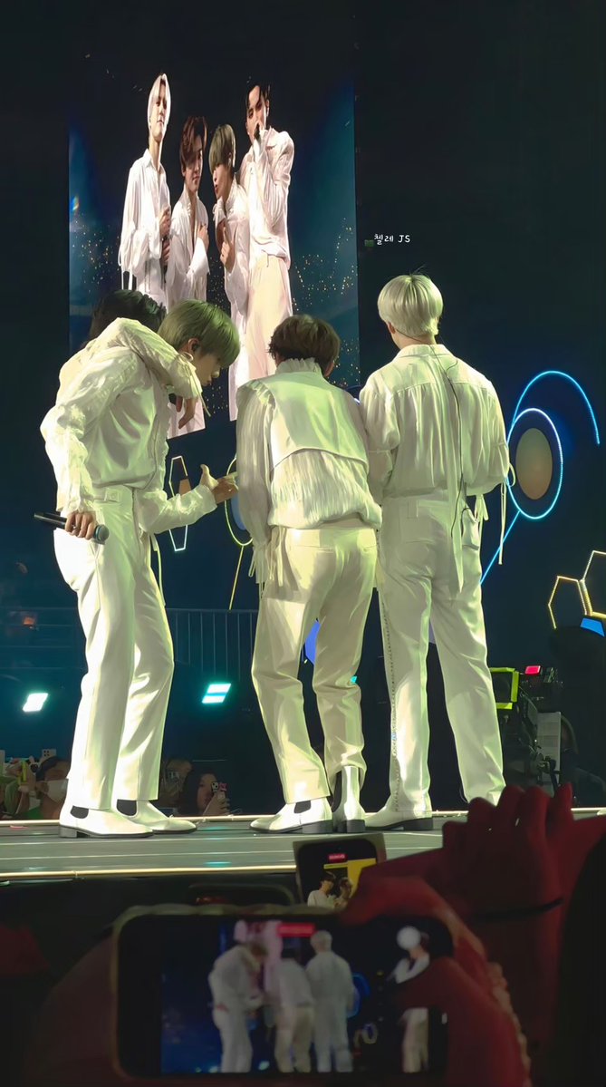 ᴄʜᴇʟ tweet media