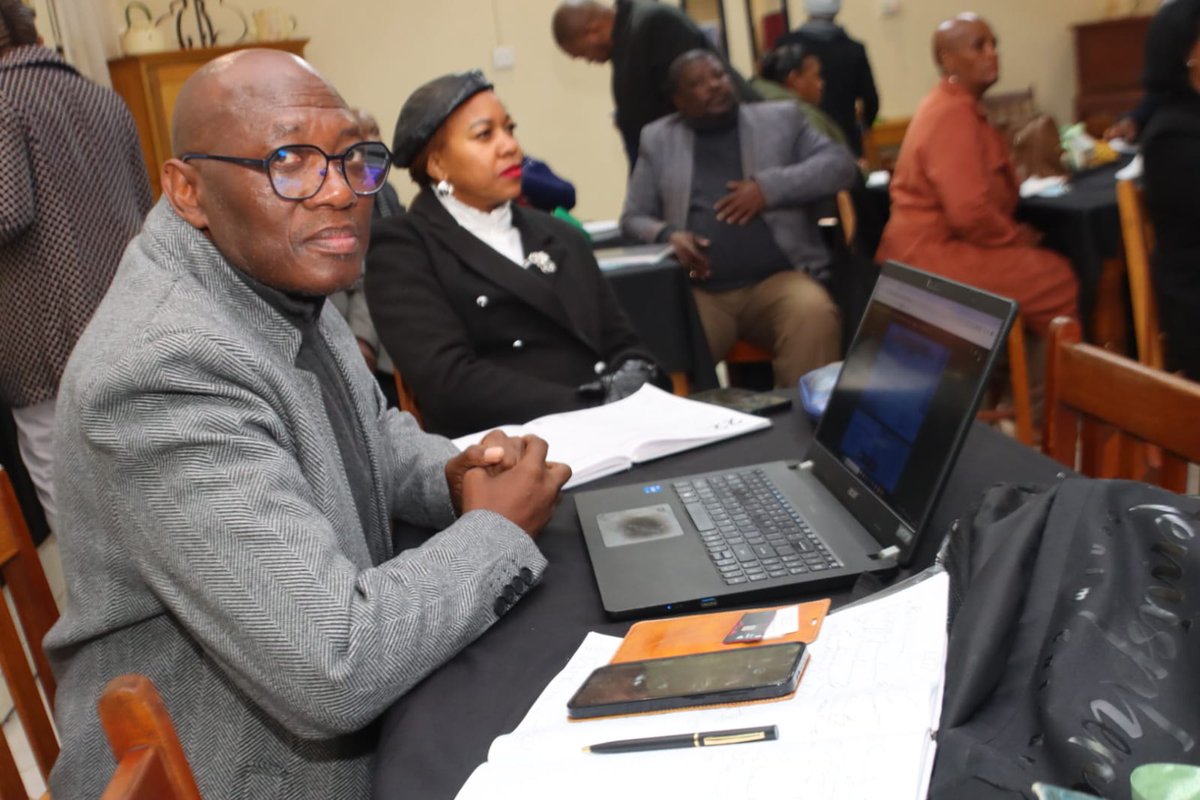 DBE_SA's tweet photo. Director-General of the DBE, Mr Mathanzima Mweli continues with his nation-wide #DistrictSupportProgramme where he earlier this morning engaged with senior district officials of the Xhariep Education District at Hendrik Potgieter Agricultural Combined School in the Free State Province.
#EducationZA #GovZAUpdates