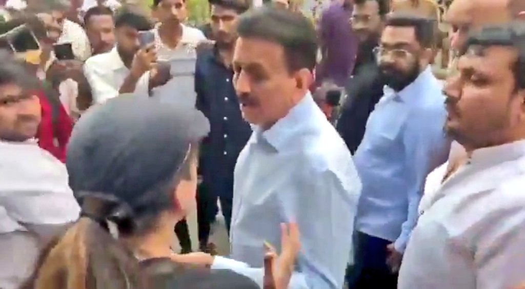 Champaran Wala tweet media