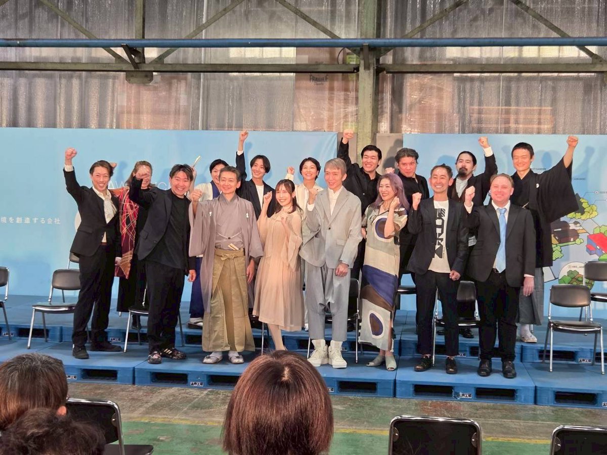 tatesama's tweet photo. ルーマニアの国際演劇祭「クライオーヴァ国際シェイクスピア・フェスティバル」にて『タイタス・アンドロニカス』をオプーニングアクトとして上演するにあたり、記者会見が開かれました。
公開本読みまで行われ、我がカンパニーのルーマニアへの第一歩がスタートしました！ https://t.co/hyjli49MK8