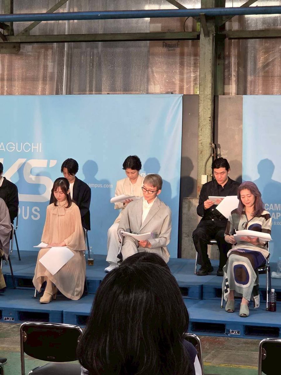 tatesama's tweet photo. ルーマニアの国際演劇祭「クライオーヴァ国際シェイクスピア・フェスティバル」にて『タイタス・アンドロニカス』をオプーニングアクトとして上演するにあたり、記者会見が開かれました。
公開本読みまで行われ、我がカンパニーのルーマニアへの第一歩がスタートしました！ https://t.co/hyjli49MK8
