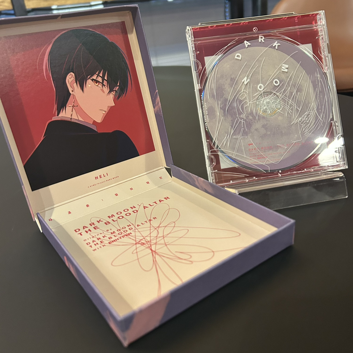 DARKMOON_TBA's tweet photo. ✦••✦
𝗕𝗹𝘂-𝗿𝗮𝘆&amp;𝗗𝗩𝗗
✦••✦

アニメ『DARK MOON　-黒の月: 月の祭壇-』
BD&amp;DVD第1巻本日発売🌟

●キャラクターブックレット(ヘリ)
●オリジナルサウンドトラックCD
など特典満載💿

https://t.co/WQqohIznBK

#DARKMOON_TBA
#DARKMOON
#黒の月
#ダクムン https://t.co/pQbdLgbRld