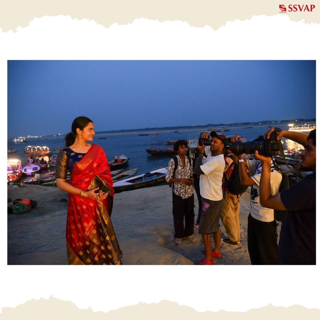 symbiosissp's tweet photo. Where tradition meets style — Fashion frames from Varanasi. ✨📸

#FashionPhotography #Varanasi #StudentShoot #PhotographyPractice #CreativeFrames https://t.co/zuGpNH0NyQ