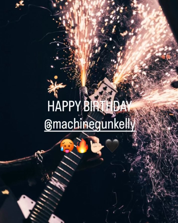 Amandaleeannxo's tweet image. Happy birthday @machinegunkelly EST1990 🔥🖤🤟🏻 #mgk #LEGEND #machinegunkelly
