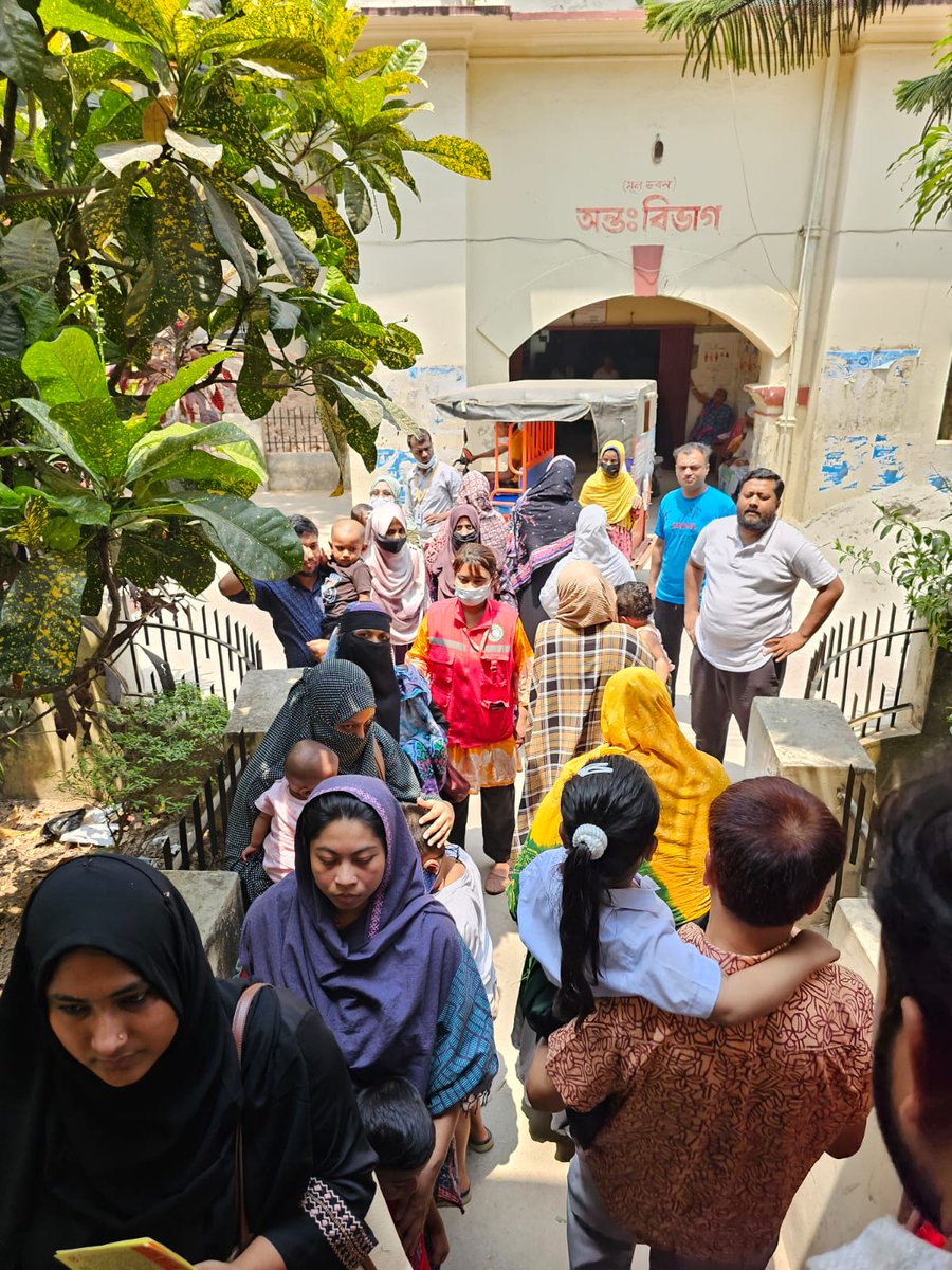 IFRCAsiaPacific's tweet photo. Bangladesh is currently experiencing a nationwide resurgence of measles since early 2026, posing a major public health concern, particularly for young children.
Bangladesh Red Crescent Society (@BDRCS1) is on the ground conducting outbreak detection activities and household visits, disseminating health messages, and coordinating with institutions and organisations such as Institute of Epidemiology, Disease Control and Research, and Directorate General of Health Services (DGHS).
@IFRC has launched critical Disaster Emergency Response Funds (@IFRC_DREF) of CHF 500,000 to scale up Bangladesh Red Crescent's operations.