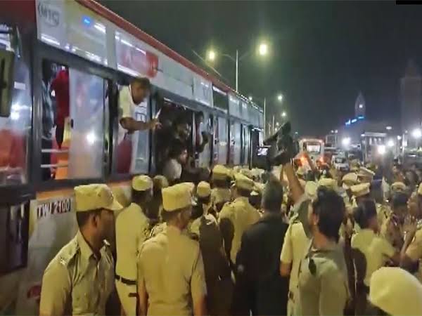 akash(💛) tweet media