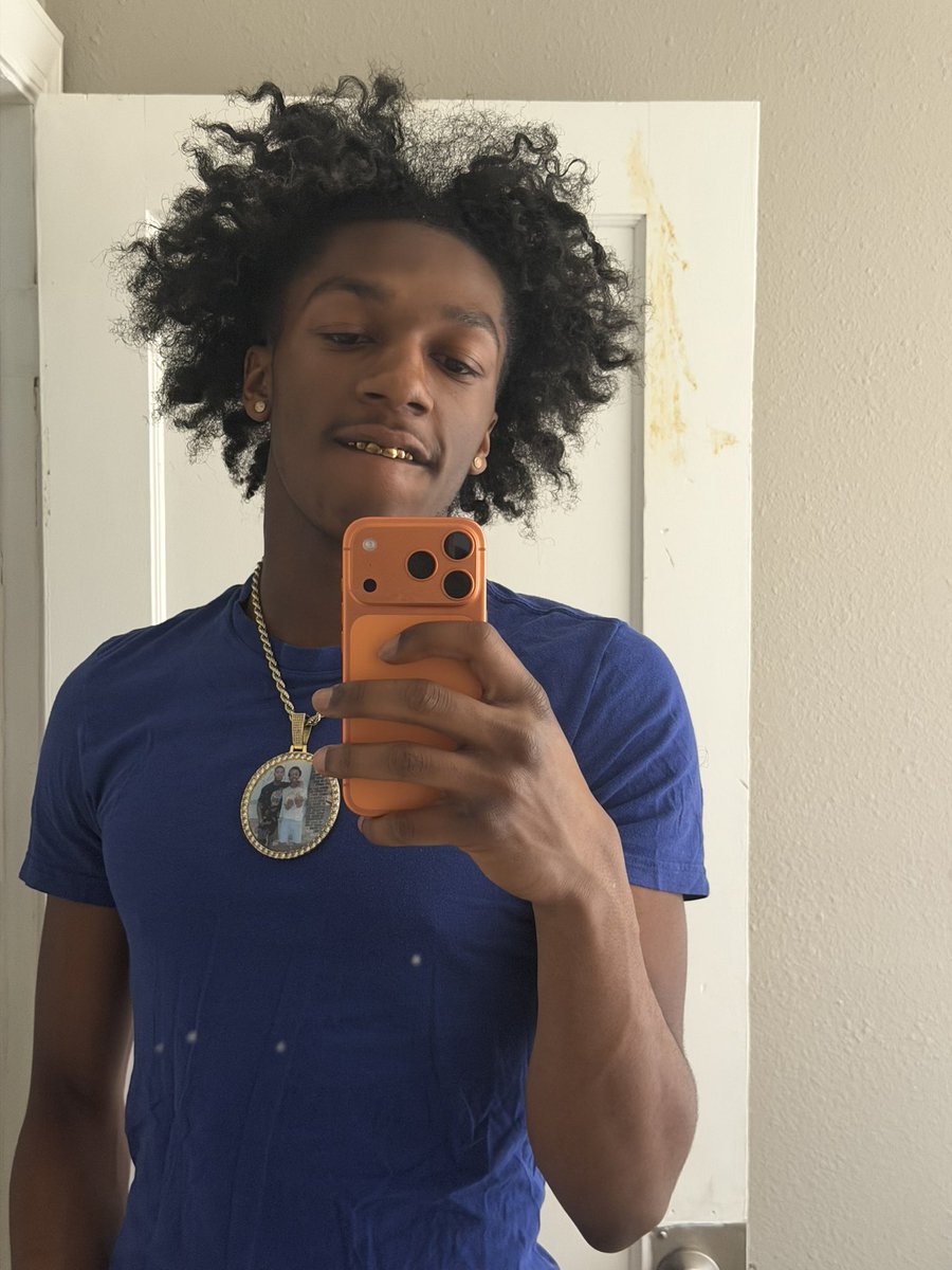 bless1shad__'s tweet image. hi im shad🫤
#viral