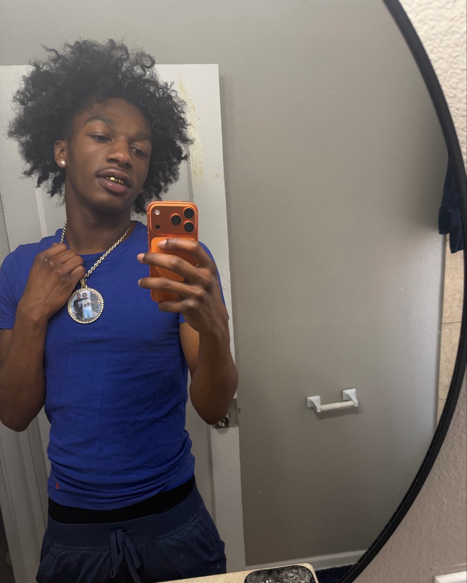 bless1shad__'s tweet image. hi im shad🫤
#viral