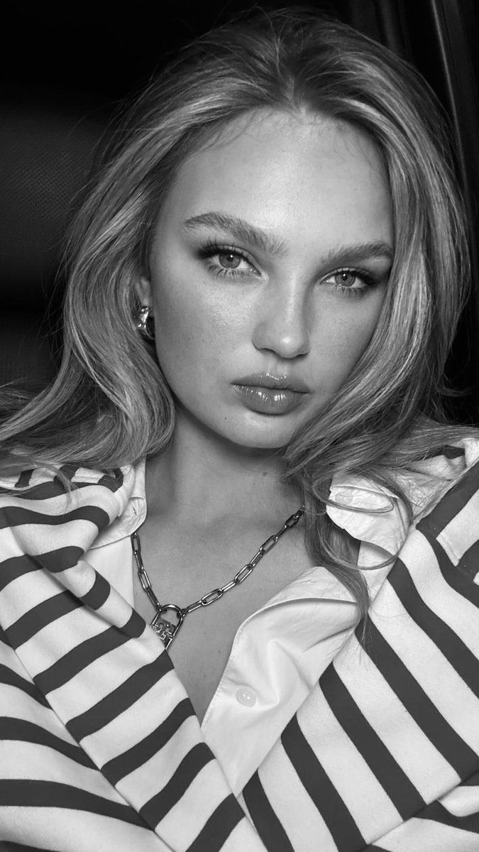 albarx_'s tweet photo. Say cheese ๐ท
Aviรฉntenme rol por aquรญ para hacer amistad y tengan paciencia que estoy adaptรกndome al mundo de RP en X ๐โ๐ผ
#FreeRol #friendsrp #RomeeStrijdRP https://t.co/7UcfKIZV8m