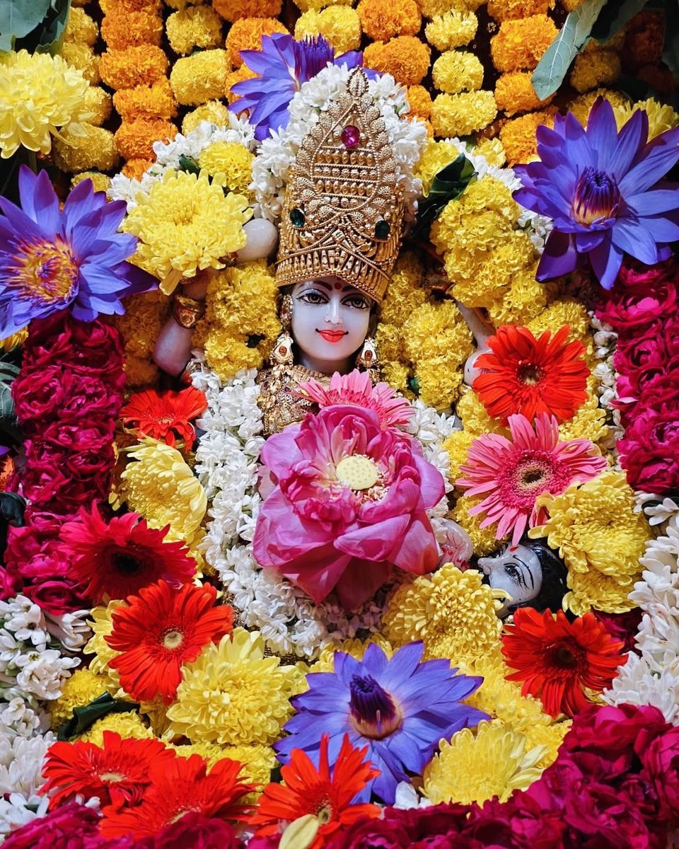 baglamukhipuja's tweet photo. सत्य की रक्षा और असत्य का विनाश —
यही है माँ बगलामुखी का दिव्य उद्देश्य।
उनकी कृपा से शत्रु शांत होते हैं और आत्मबल जाग्रत होता है।
ॐ बगलामुख्यै नमः। https://t.co/drWSKFMFhb