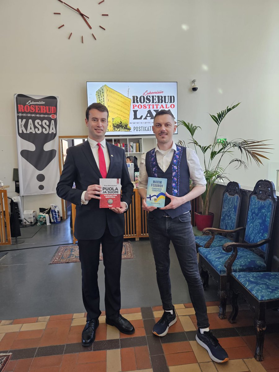 ToniStenstrom's tweet photo. Kävimme toimittaja ja tietokirjailija Maxim Fedorovin kanssa mielenkiintoisen keskustelun Rosebud Postitalon lavalla ajankohtaisista aiheista 21.4.2026. Keskustelu katsottavissa kohdasta 01:06 alkaen. Kiitos Maxim ja @RosebudBooks!

https://t.co/iZSeeMFOQr https://t.co/CZNeWrIUmV