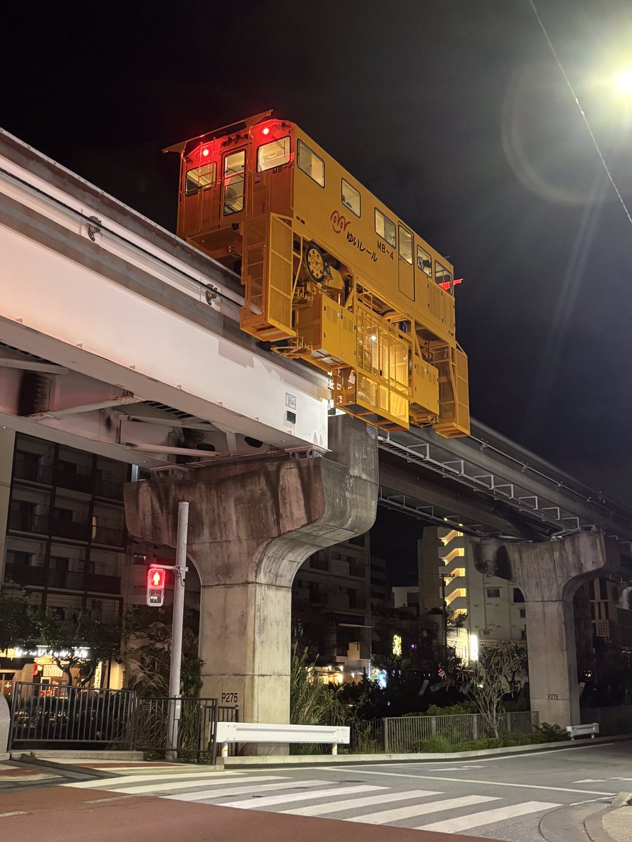 こんにちは〜😊

夜中にしか見れない
ゆいレールのトロッコです🫡

点検中ーーーーーー

#那覇市#モノレール