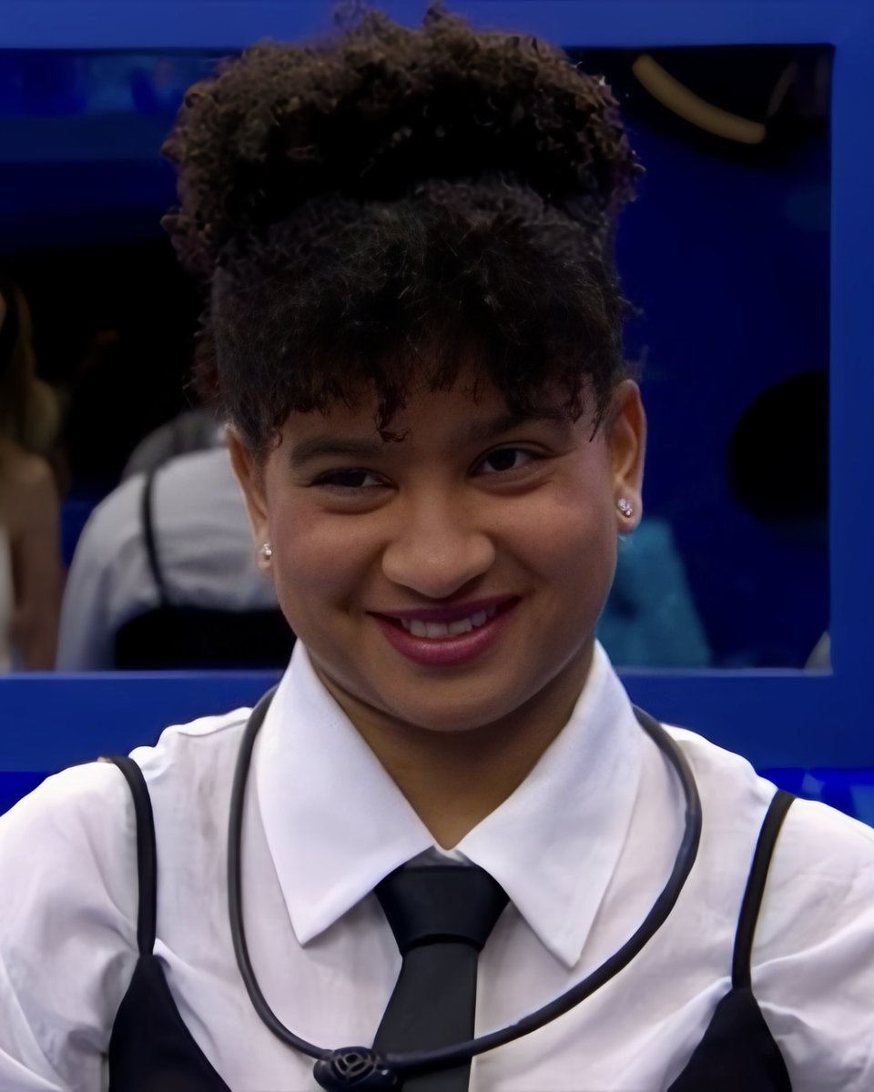 tuitakaik's tweet photo. Foi incrível ter feito parte da equipe da Tia Milena durante essa trajetória tão intensa, do jeitinho Tia Milena de ser.

Que orgulho da sua trajetória, da sua história de vida e da pessoa que você se tornou. O mundo te espera e ele é todo seu. Voa, nossa POTY! ✨💛 #TimeMilena https://t.co/jpo07akPGb