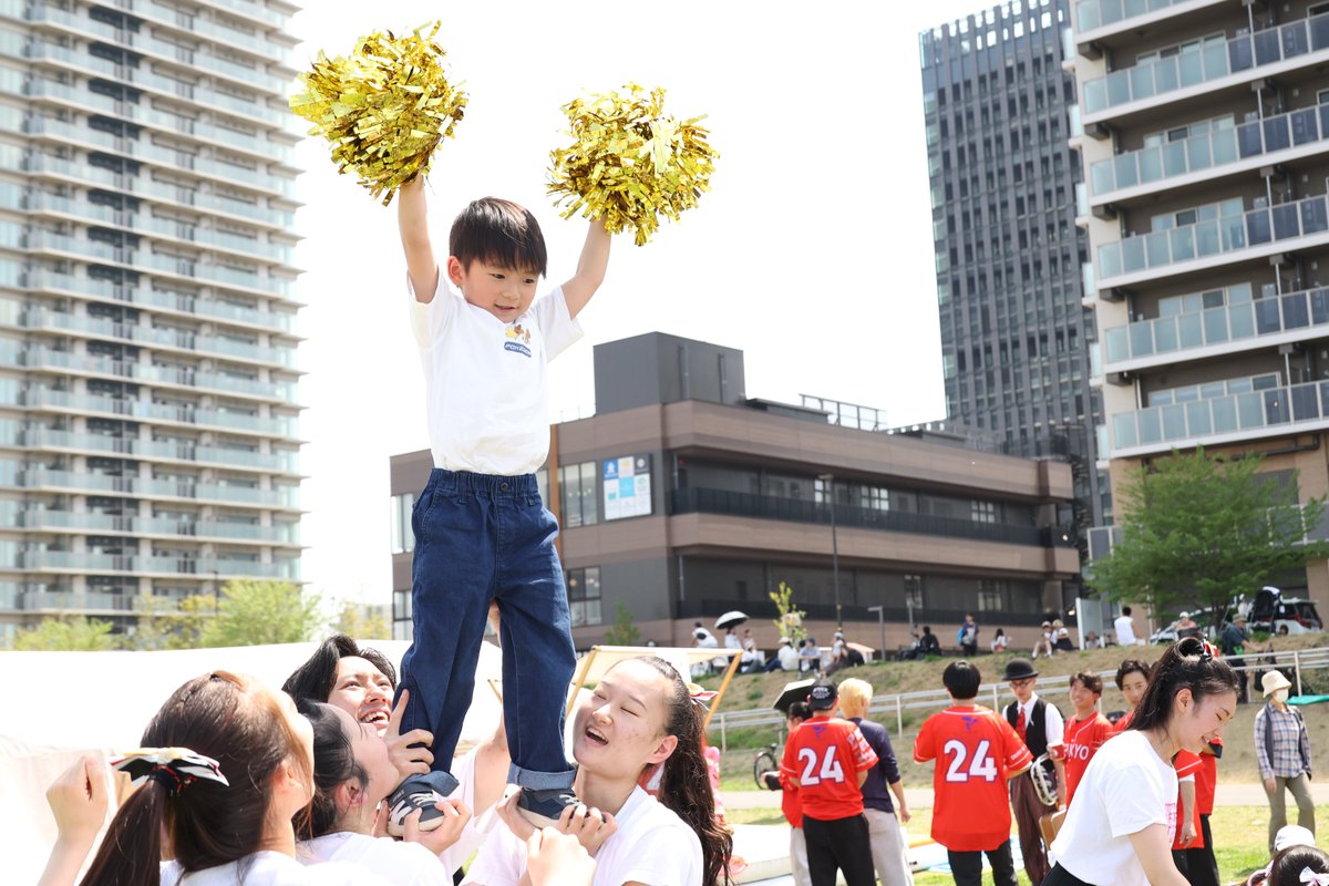 Teikyo_tibo's tweet photo. スポーツ医療学科細川ゼミとチアリーディング部が地域イベントに参加しましたボーッ‼
実施の様子は大学ホームページニュースからご確認くださいボーッ‼
詳細⇒https://t.co/PoJHrSr85e
#帝京大学 #医療技術学部 #スポーツ医療学科 #細川ゼミ #帝京大学チアリーディング部 #BUFFALOS https://t.co/NB6LgVnrbx