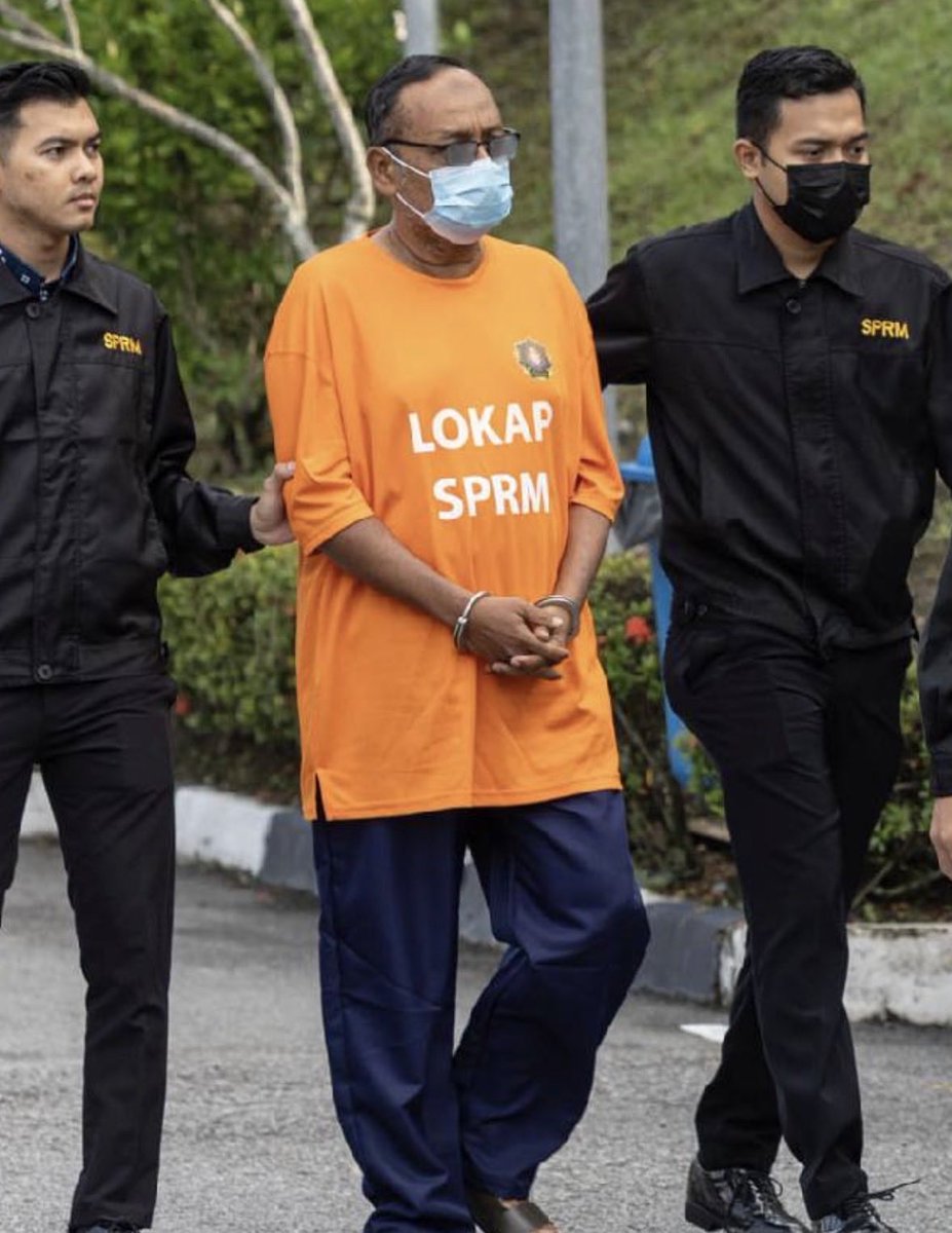 A4کليڠ #RobohKuilHaram tweet media