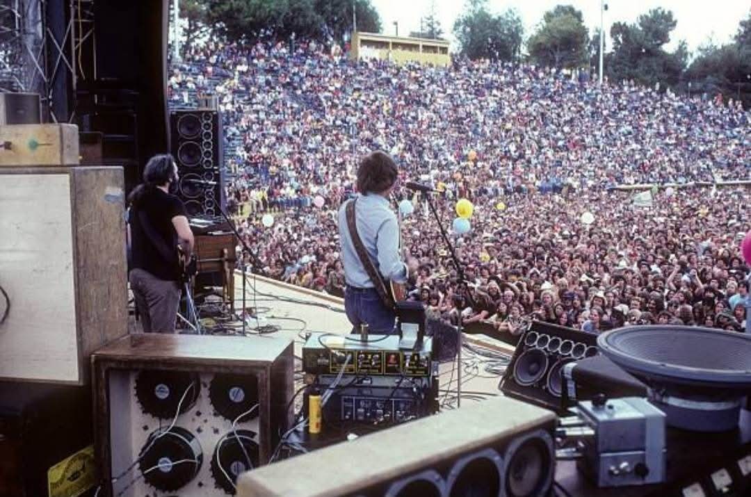 CPapasergio's tweet image. Today’s a big one 
Brent’s first official gig as a member of the #GratefulDead came on April 22, 1979 at Spartan Stadium on the campus of San Jose State University
archive.org/details/gd1979…
📷 Ed Perlstein