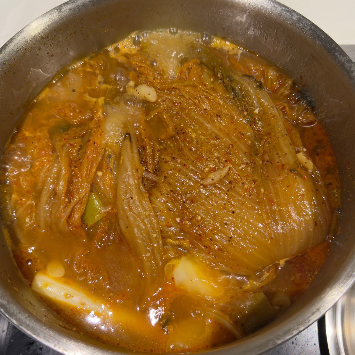 jaemin said he woke up early and noticed the kimchi his mom sent had developed golmaji since he hadn’t eaten it, so he decided to make kimchi jjim!!! he’s been boiling it for 1 hour and 30 minutes, hope the meat turns really tender… he said it tastes better the longer it