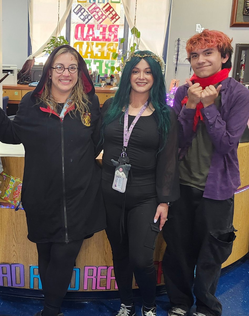 Del Valle High School Library tweet media