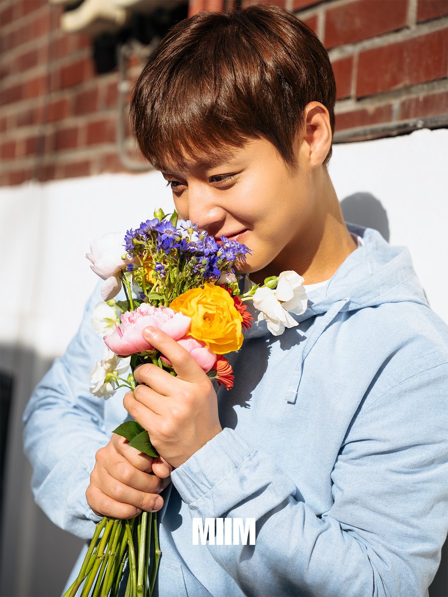 myidolmiim's tweet image. [Exclusive] 똑똑! 오살힘 드리러 윙깅이 화보 또 왔어요 📸✨

🔗instagram.com/p/DXa4K4MidDL

✔️ 밈 팔로우 하고 박지훈 독점 콘텐츠 미리 보기

아티스트 | 박지훈
촬영 | 포토그래퍼 창영

#박지훈 #parkjihoon #마이밈 #miim