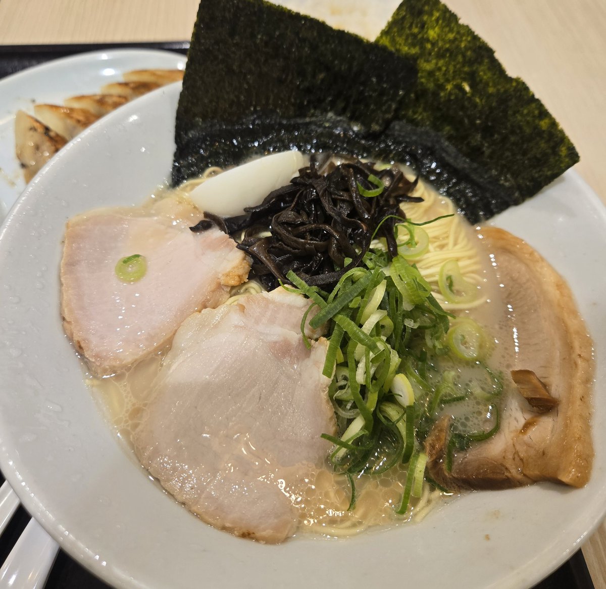 a02net's tweet photo. ドル安の円高はあるかもですが、円買いはないかな～？とユーロ円ロングでエントリーしました。
一風堂大盛り頼んだらスープが思ったより少なくガーン😱でした。 https://t.co/5MNerAcjoL