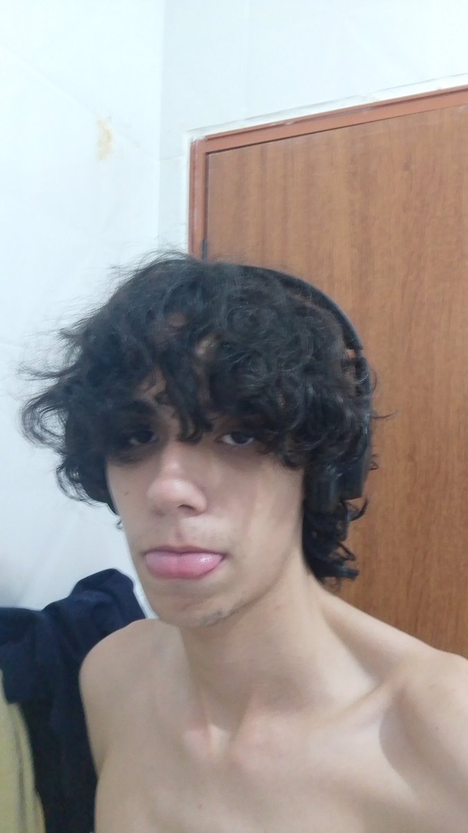 SetWoodsOnFire's tweet photo. Atualizações fodas da minha vida 

Agenero
Baixista 
Atualmente em 3 bandas mas só uma toca profissionalmente, ainda
Insta da banda:https://t.co/qnmtjm9H7T https://t.co/8nrKEL9wxR