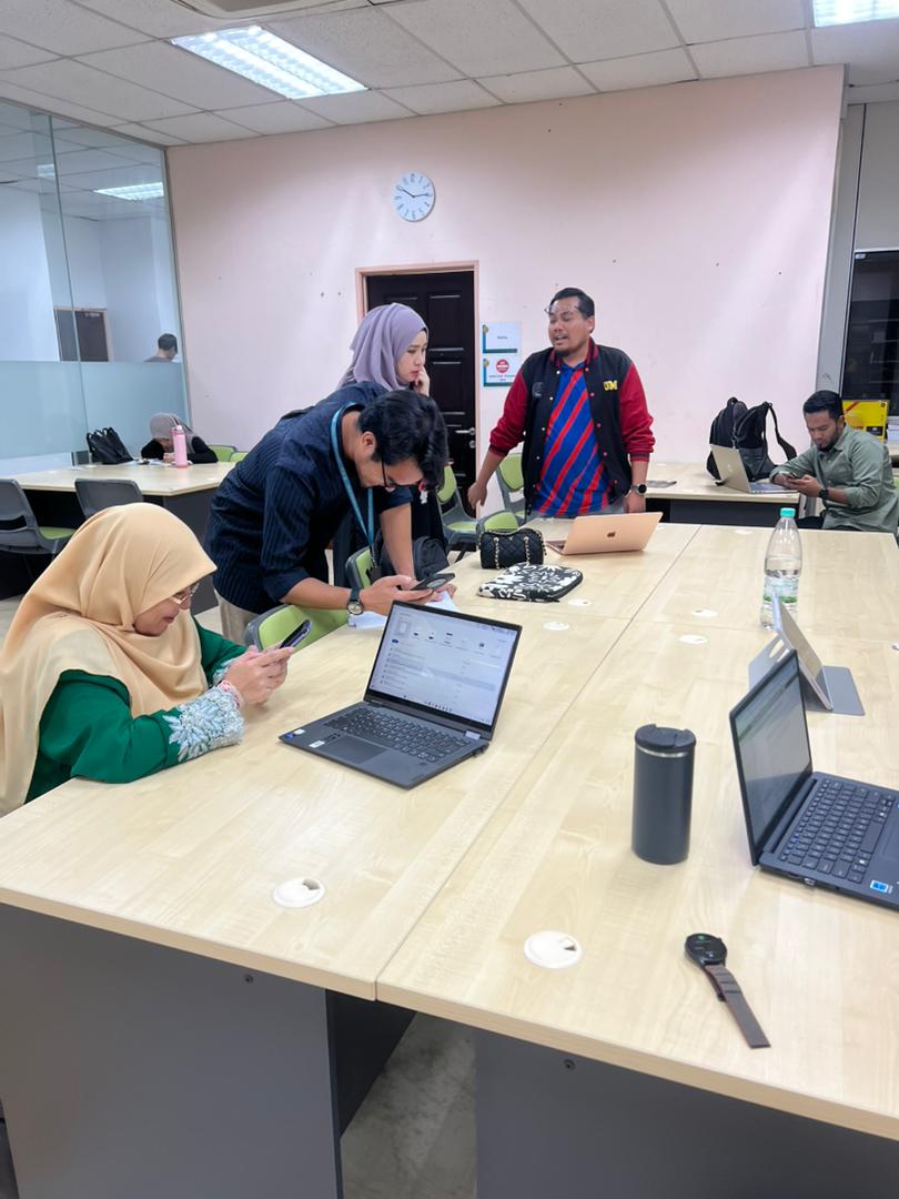 ITD_IIUM's tweet image. Our MFA Clinic Sessions are happening NOW! 🔒🛡️

With MFA rolling out for HURIS, don't leave your data at risk. Visit us for hands-on help:

📍 Gombak, Pagoh, &amp;amp; ISTAC (Ongoing!) 📅 Now until 29 April (varies by campus)
Let's secure IIUM together!
#IIUM #MFA #CyberSecurity #ITD