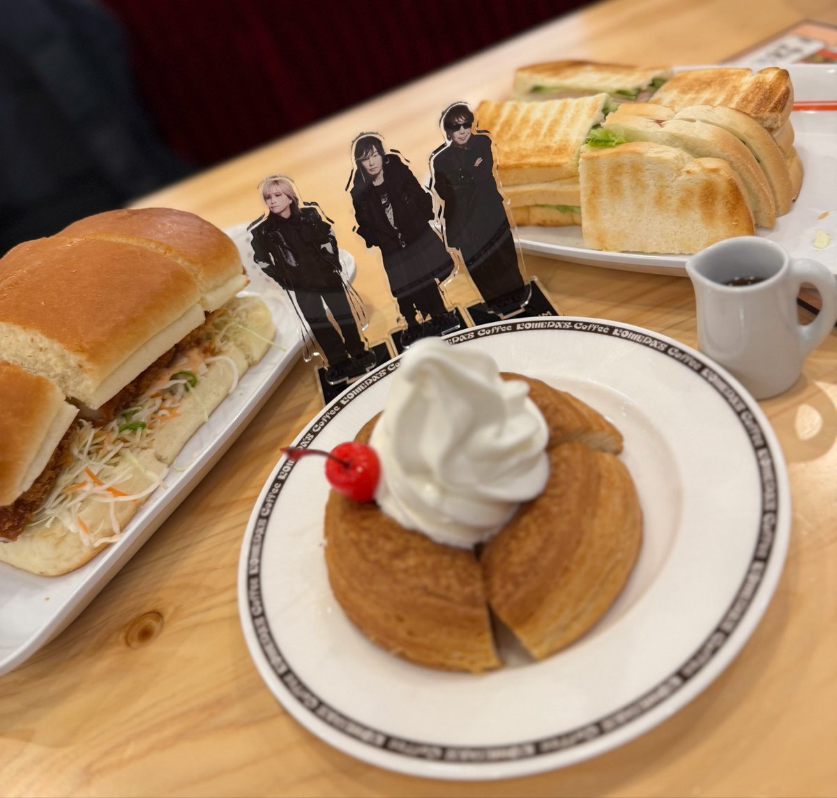 T_FANKSNET27's tweet image. 1日遅れだけど
TMデビュー42周年お祝い中🧁
おめでとうございます🎉
#TMNETWORK 
#FANKS