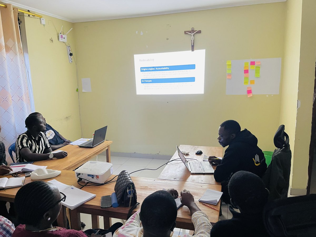 OngItc's tweet photo. Nous avons débuté une formation en logistique humanitaire dans la ville de Goma, ainsi qu’en ligne. Cette formation est destinée aux organisations humanitaires. Aujourd’hui, nous avons abordé le module portant sur la conception et la gestion de la chaîne d’approvisionnement human https://t.co/fn2qwKwgBU