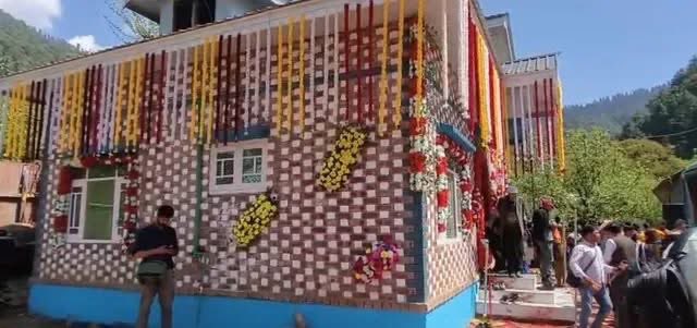 thenawakadal's tweet photo. House constructed by Shiv Sena Led by Eknath Shinde handed over to family of Adil Shah who died saving tourists in Pahalgam https://t.co/bB4NN4uurL