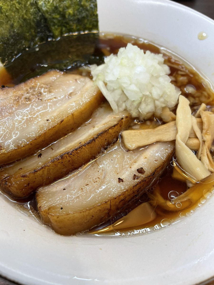 toyoseason's tweet photo. 道の駅でラーメン🍜

お天気☀️.°サイコー
お肉もサイコー🍖

お花も🌷´-🌼綺麗な季節
お散歩しま〜す。

 #1人ラーメン
 #お散歩 https://t.co/lD13DCDnXN