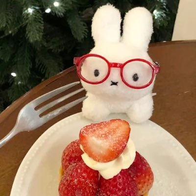 Jonnaslow딸기라떼휘핑크림빼주세요 tweet media