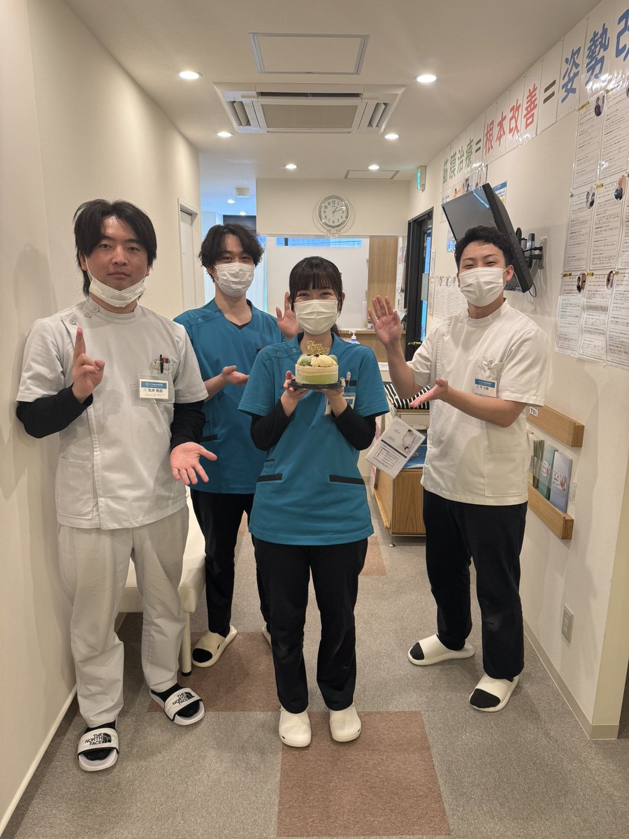 Indomitable_95's tweet photo. 東川先生の誕生日をアイスケーキでお祝いしました🎂 https://t.co/0dVpH9rC9K
