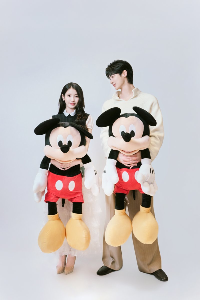 DisneyPlusSG's tweet photo. Your honour, they’re cute and we are distracted. 💘 #PerfectCrown is now streaming on #DisneyPlusSG. https://t.co/B2EqijbmKN