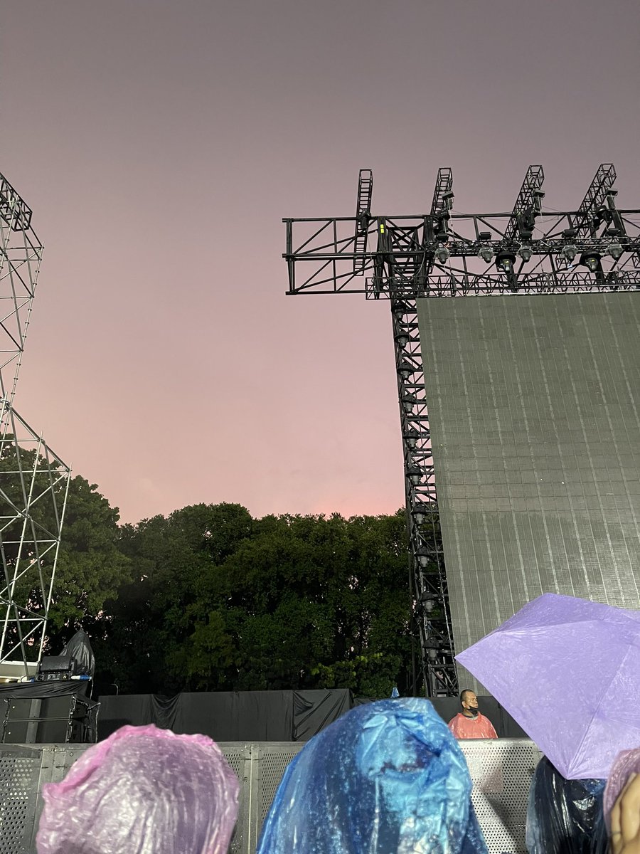 𝒔𝒊𝒍 tweet media