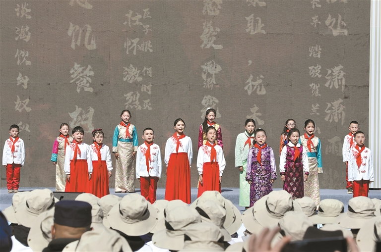 TibetNews11's tweet image. La lettura arricchisce la vita sul Monte #Everest.